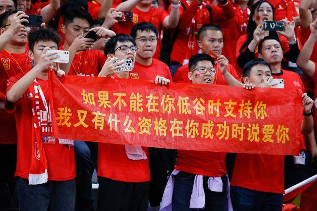 阿迪达斯公布皇马125周年纪念球衣设计细节